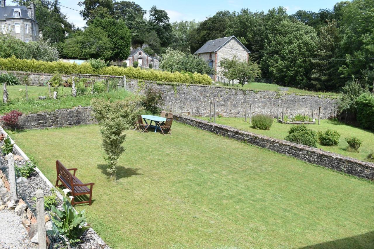 Gites In Le Neufbourg -Mortain 外观 照片